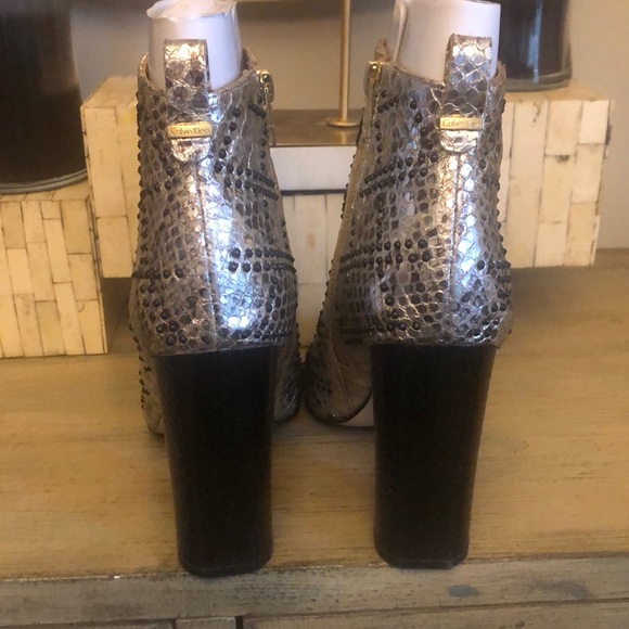 💖💖 SOLD💖💖 Calvin Klein metallic gold booties - Picture 6 of 10